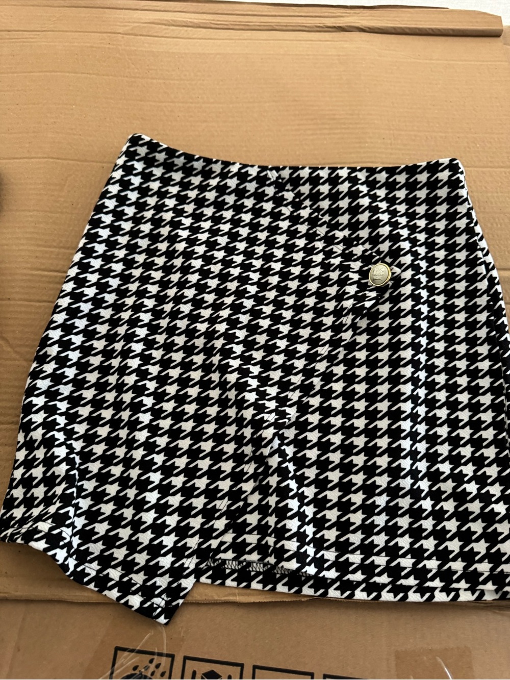 SHEIN Black & White Houndstooth Skort with Gold Accent